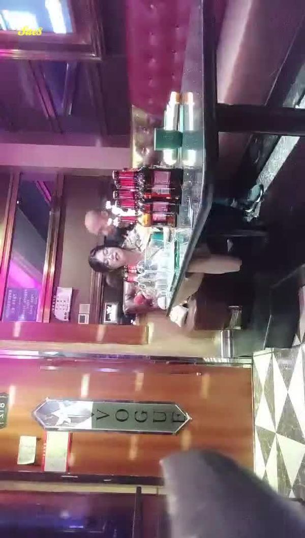 嘎子哥探索KTV肉嘟嘟眼镜妹带回酒店共度良宵